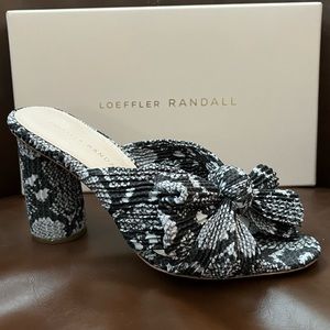 Penny Pleated Bow Heel